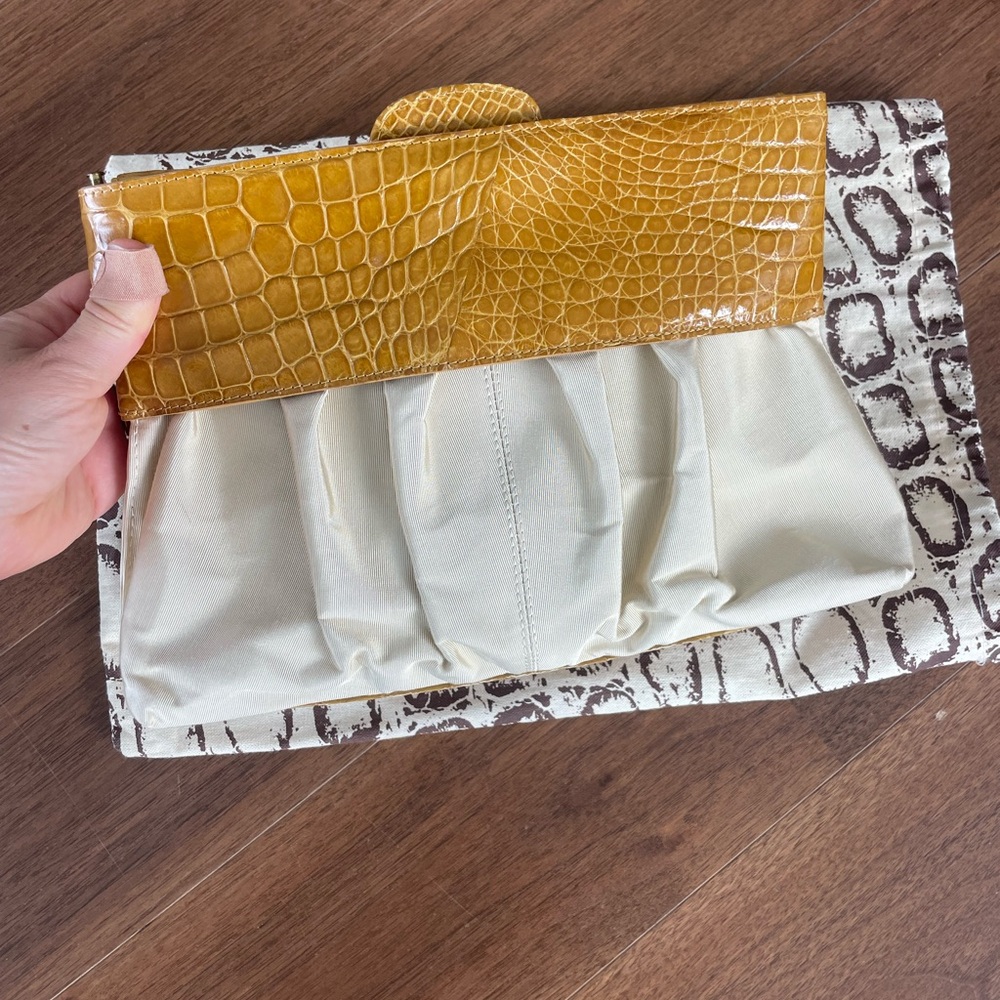 Elegant Yellow Embossed Leather Bag - Picture 2 of 4
